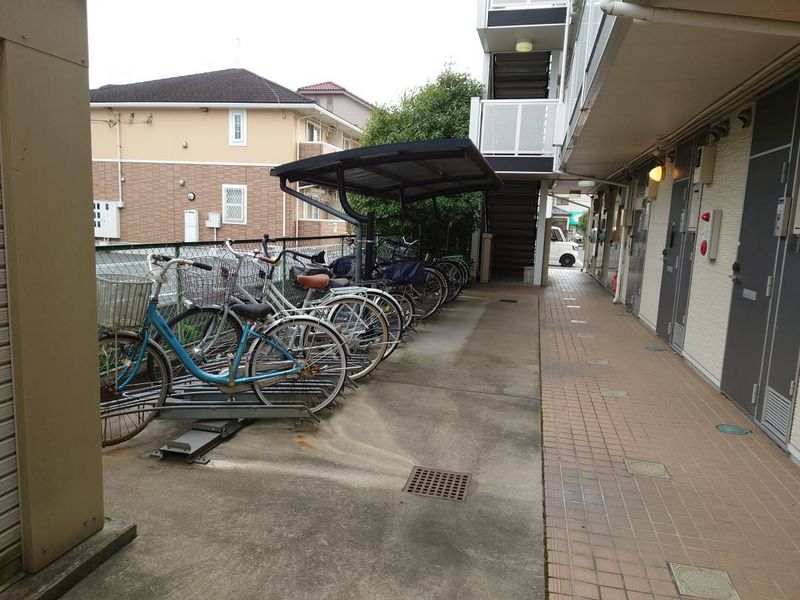 レオパレス中宗岡ドゥーエ エントランス