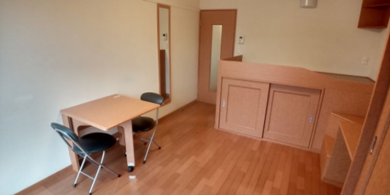 レオパレス稲荷町 居間