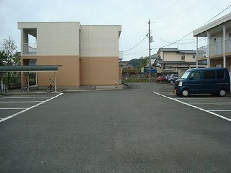レオパレスグリーンパル 駐車場