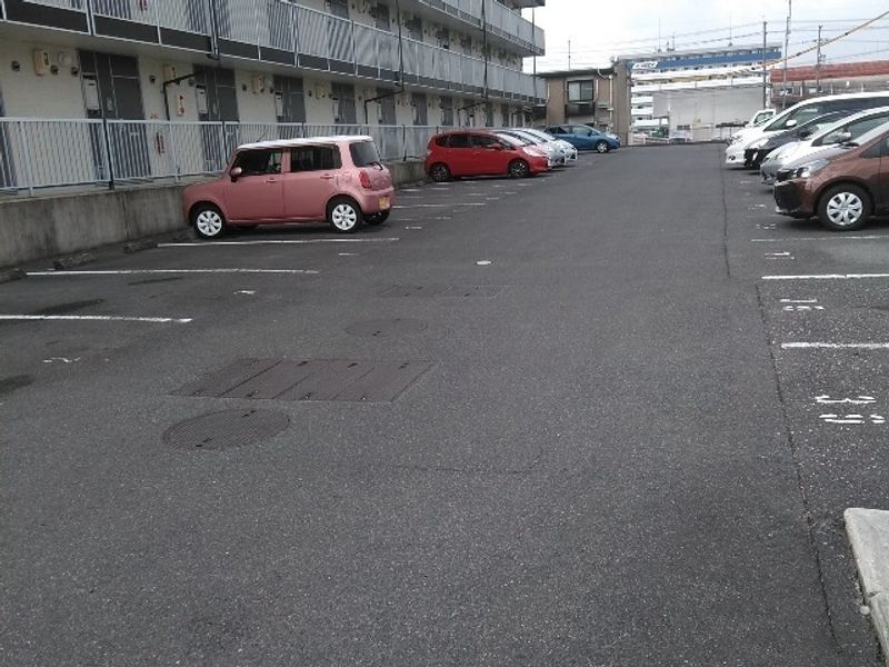 レオパレス小田 駐車場