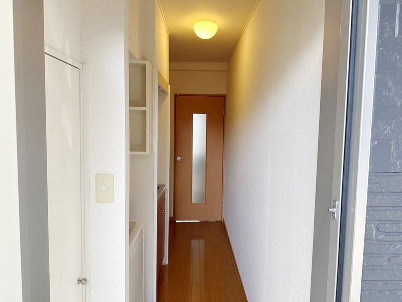 レオパレス光ヒルズ 玄関