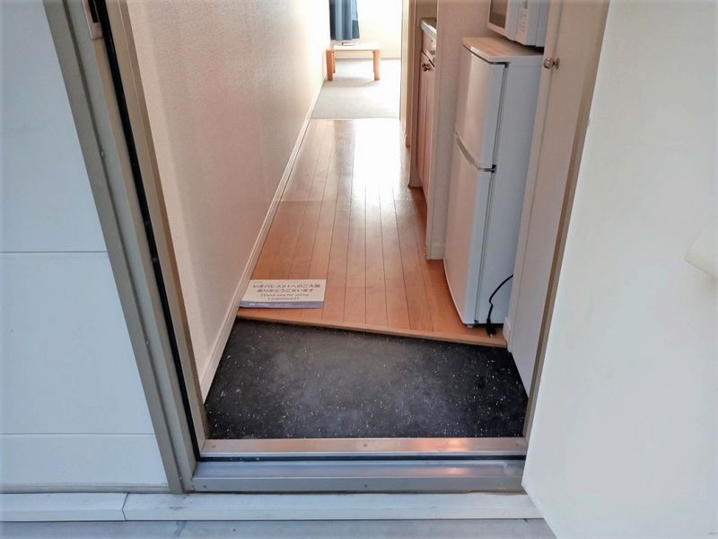 レオパレスオータム 玄関