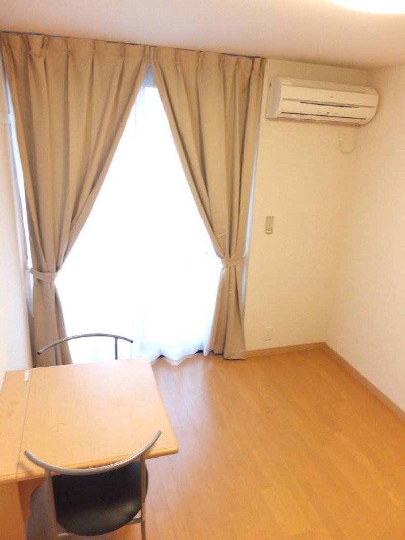 レオパレス海老川ハイツ 居間