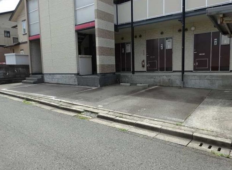 レオパレスドミールⅡ 駐車場
