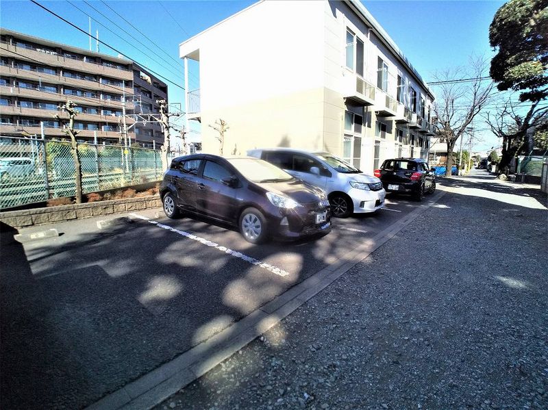 レオパレスＫ１ 駐車場