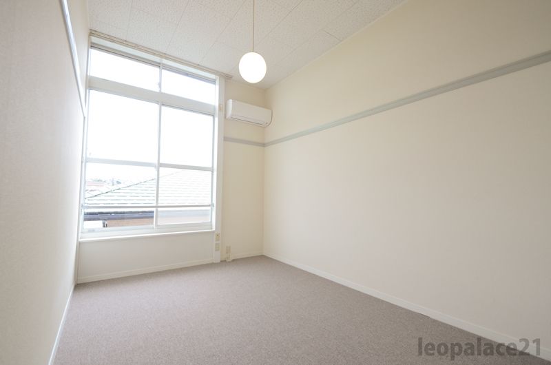 レオパレス中屋敷ガーデン 居間
