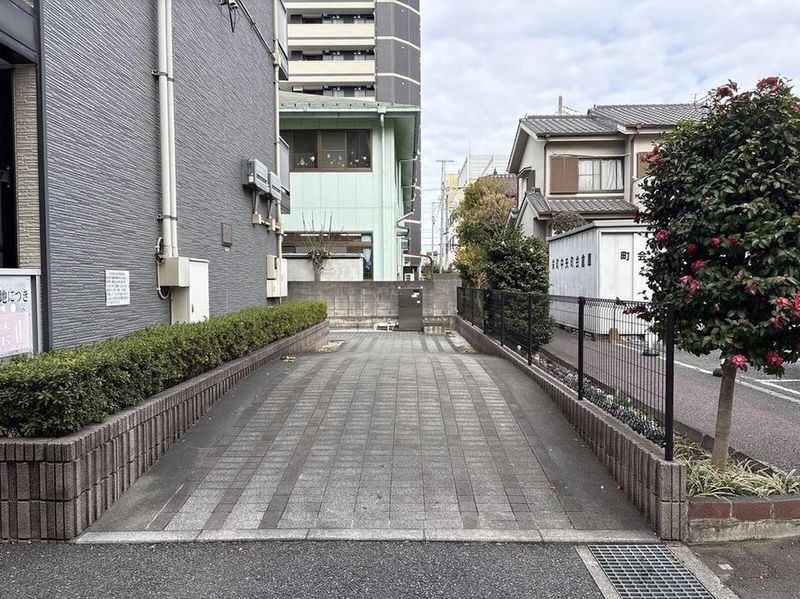 leopalace Precious SRK Entrance