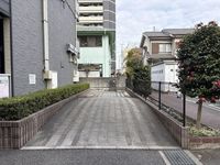 leopalace Precious SRK Entrance