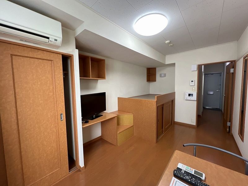 レオパレスワカタケ 居間
