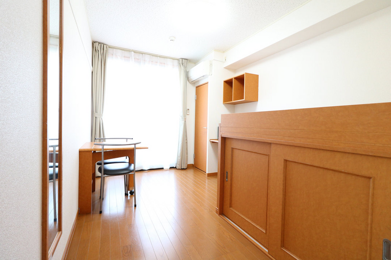 レオパレス西駅前 寝室