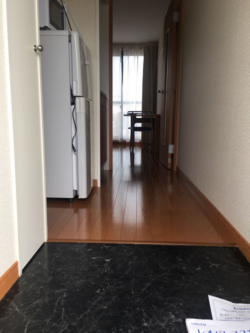 レオパレス菜花 玄関