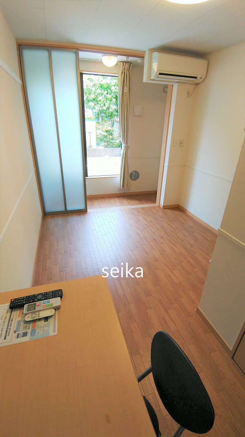 レオパレスボニータドイス 居間