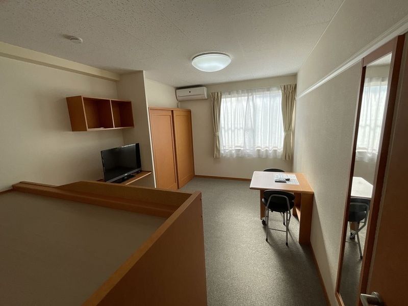 レオパレス姫山 居間