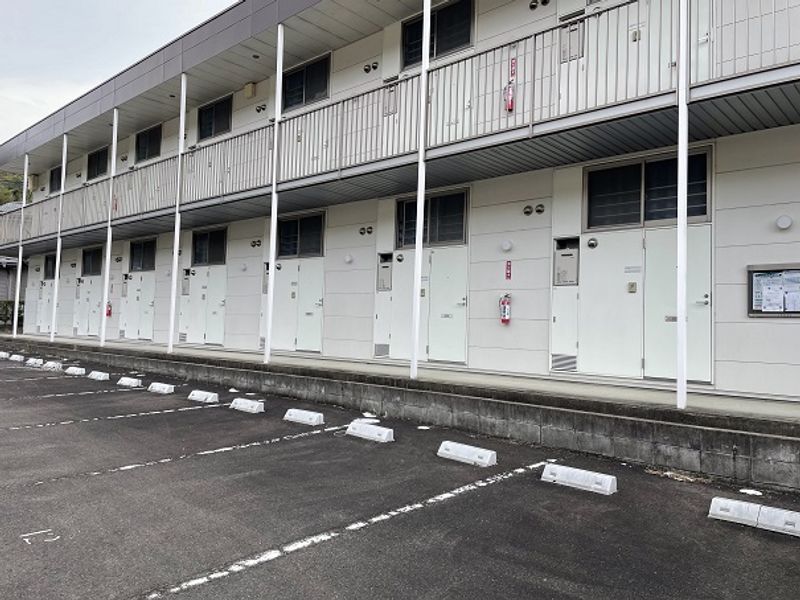 レオネクストエーデルファミリア 駐車場