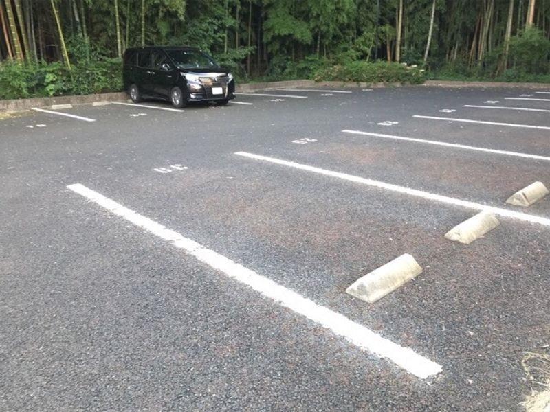 レオパレスツツミ館 駐車場