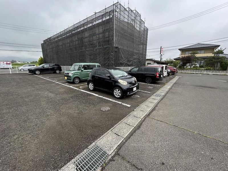 レオパレスダンデリオンびわぶち 駐車場