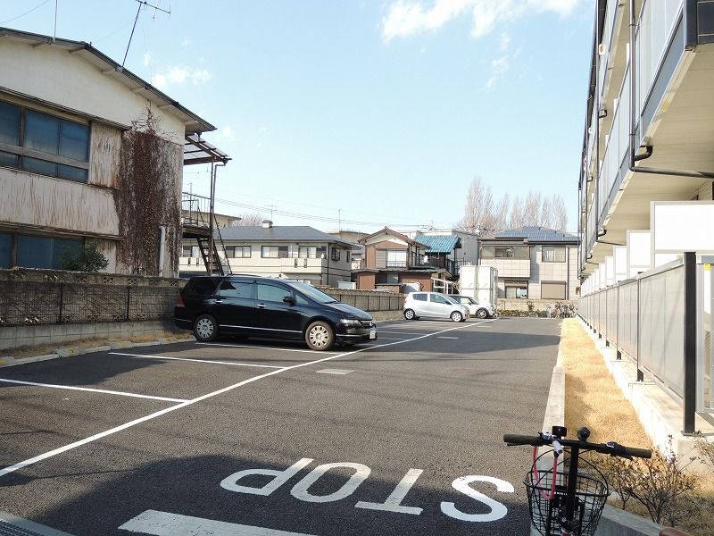 レオパレスＦｕｋａｓｉｏｎ五香 駐車場