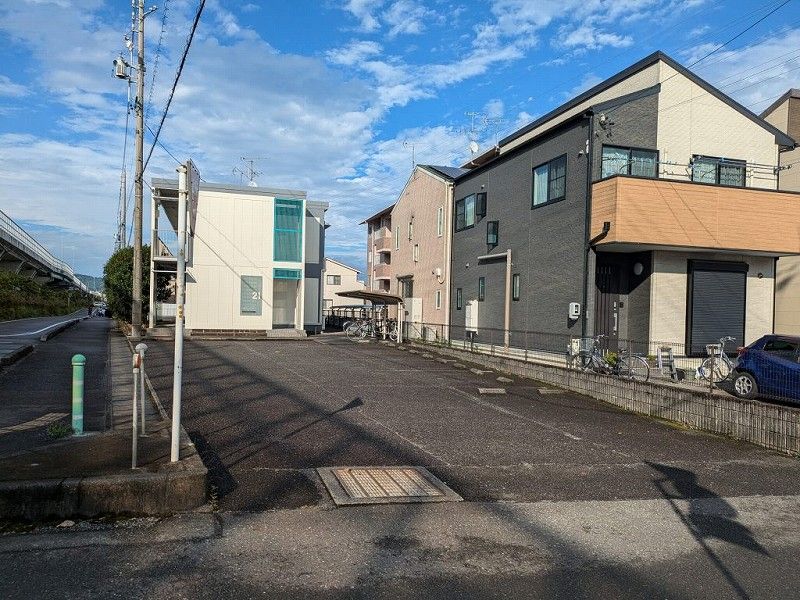 レオパレスビエンべニード 駐車場