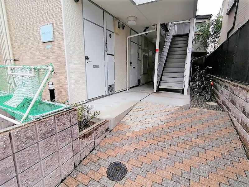 レオパレスウォーターウェーブ エントランス