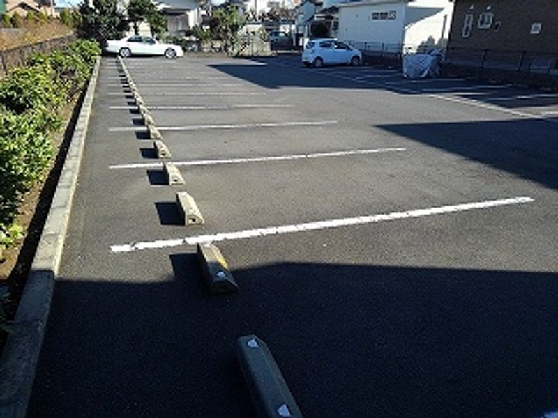 レオパレスカトレヤ 駐車場