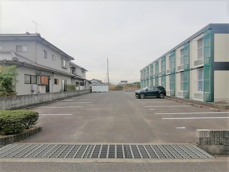 レオパレスサンハイム 駐車場
