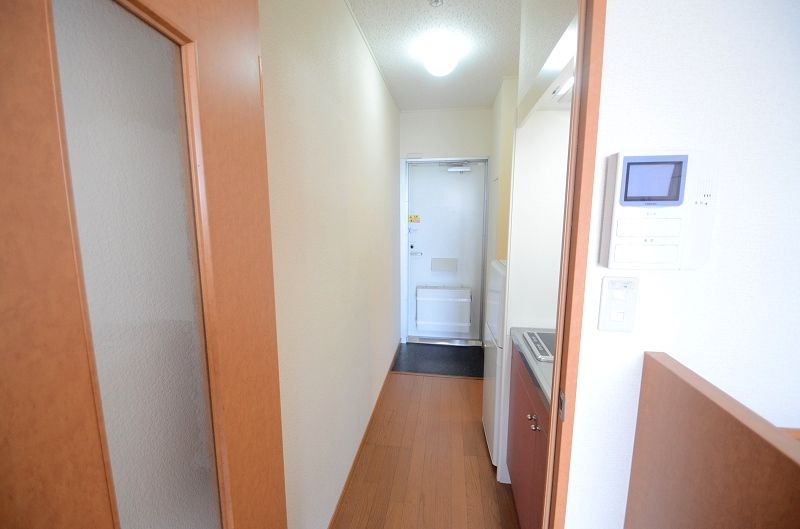 レオパレス西荒屋 玄関