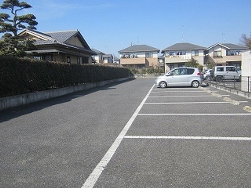 レオパレス本丸　Ⅲ 駐車場