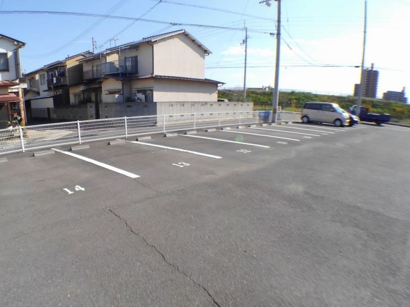 レオパレス平塚Ⅱ 駐車場