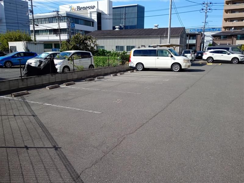 レオネクストアビテ高柳 駐車場