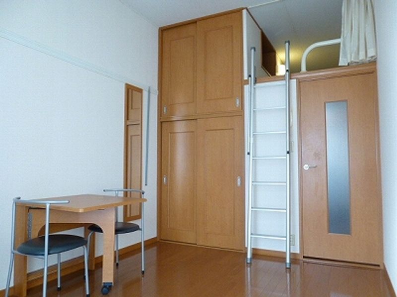 レオパレスシャルム 居間