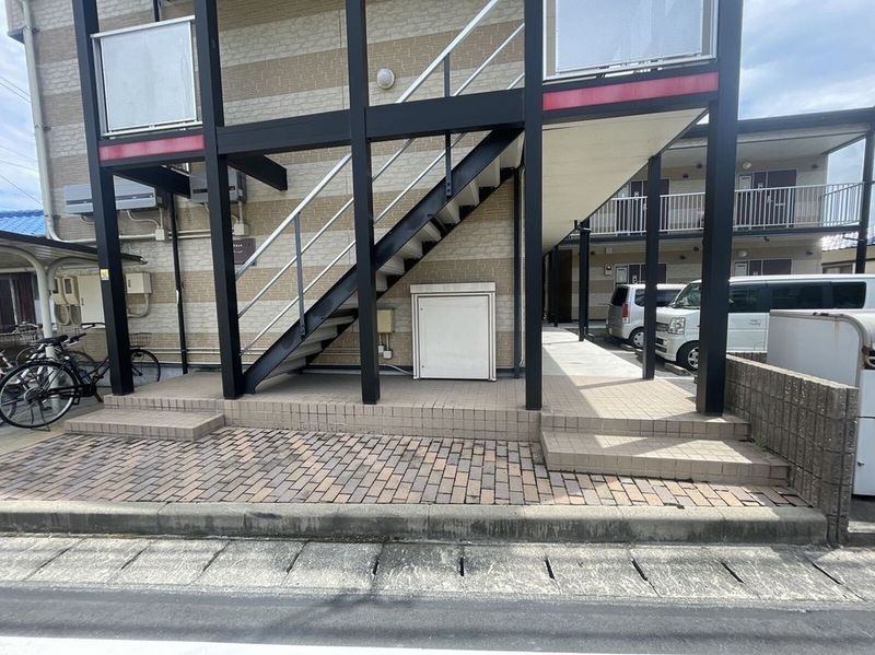 レオパレスＯｋｕｒａ エントランス