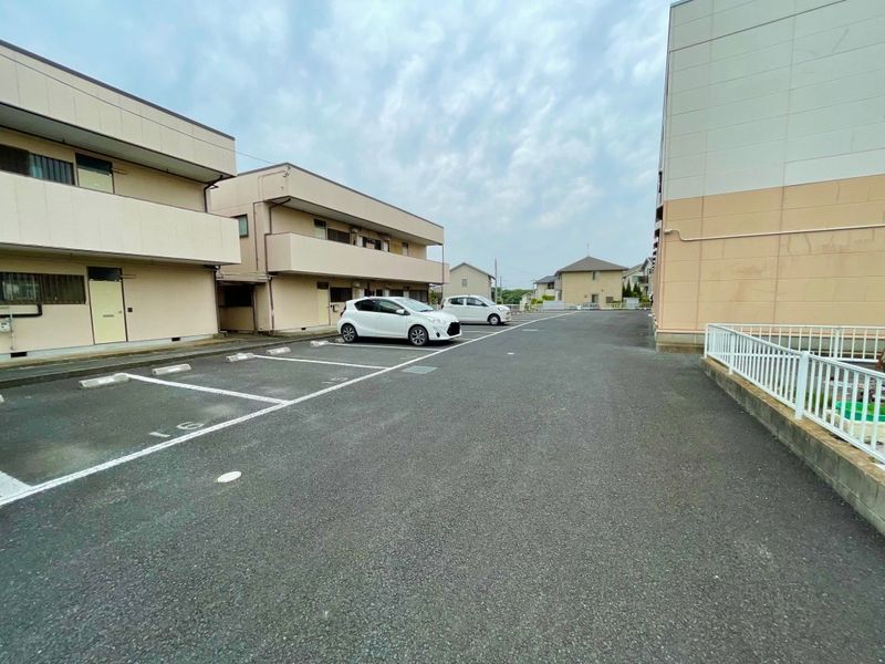 レオパレスＰｕｒｅ 駐車場