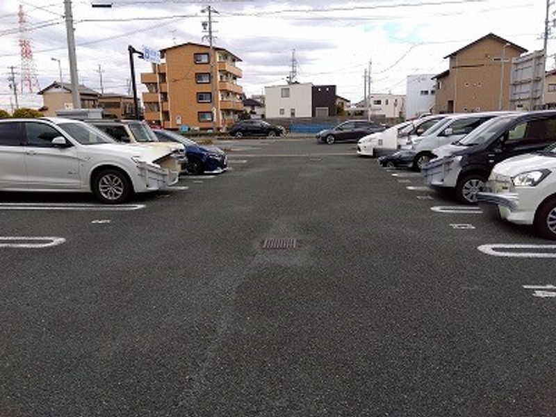 レオパレス可美 駐車場