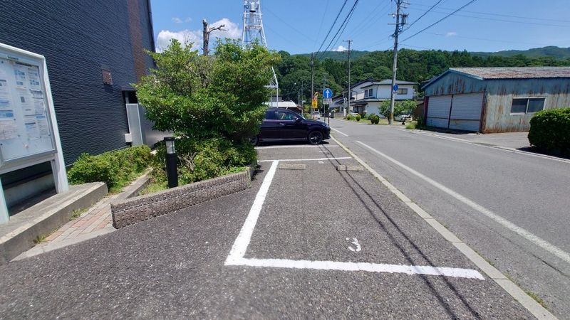 レオパレスシャラ３６ 駐車場