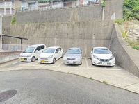 レオパレスヒルサイドテラス岩見 駐車場