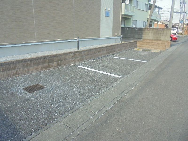 レオネクスト清華 駐車場