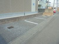 レオネクスト清華 駐車場