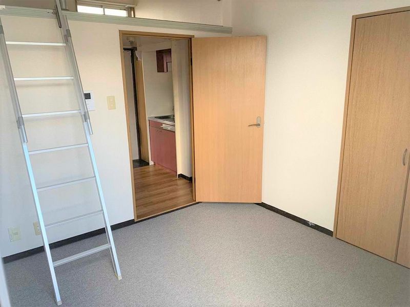 レオパレス楠 居間