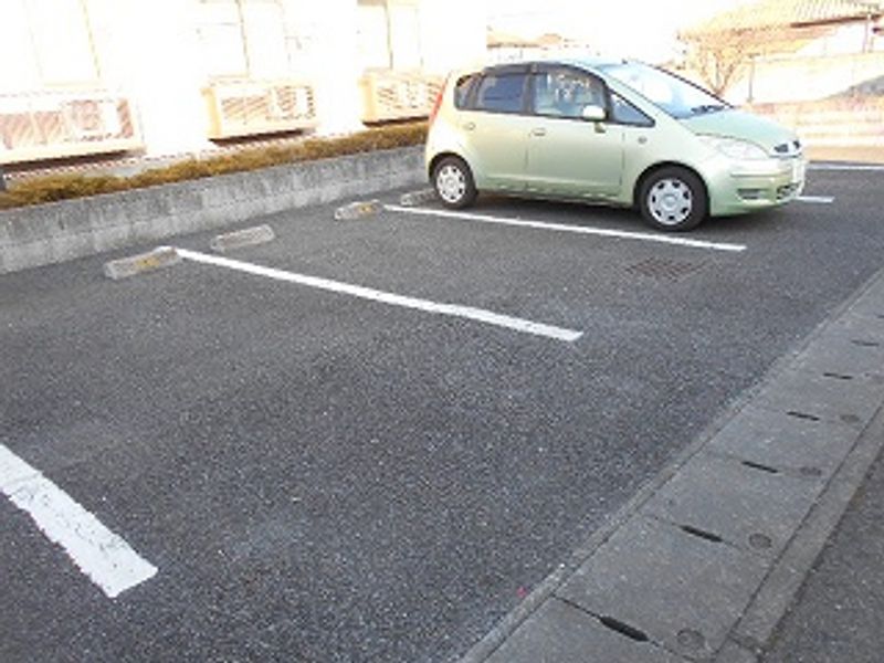 レオネクストバレンシア 駐車場
