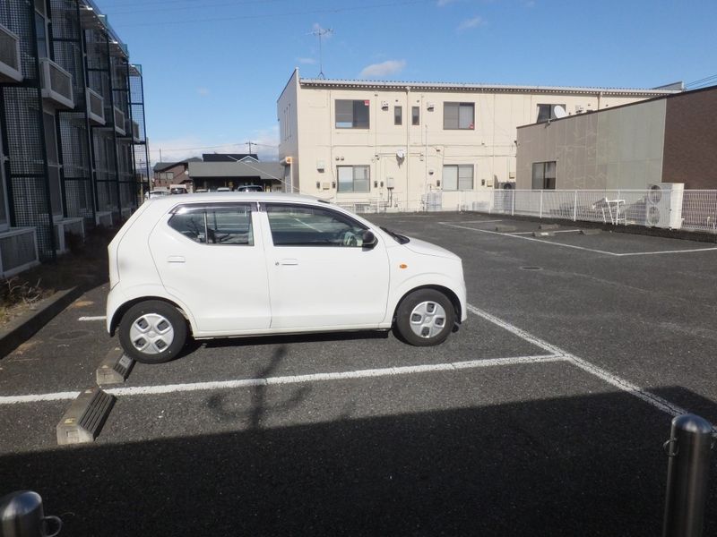 レオパレスＴＩＥＲＲＡ 駐車場