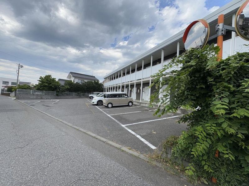 レオパレス待夢 駐車場