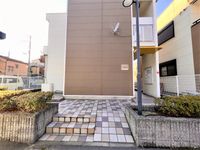 レオパレスマエダ エントランス