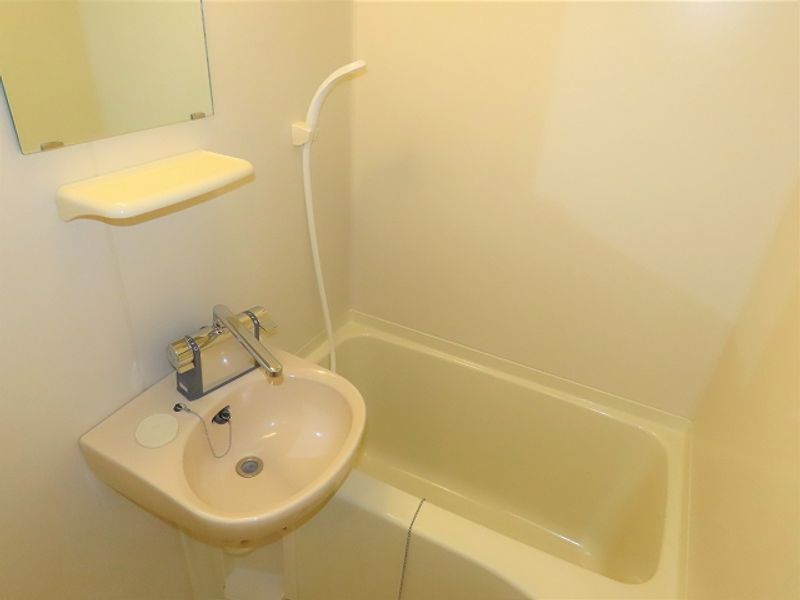 レオパレス中御所 風呂