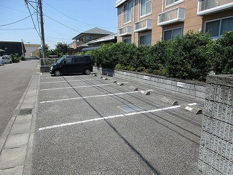 レオパレスネット 駐車場