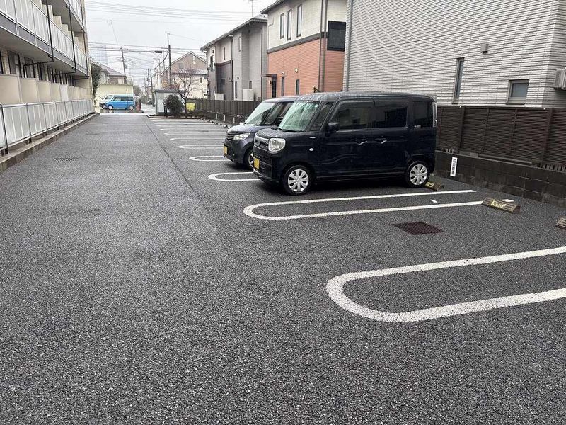 レオパレス山崎８５ 駐車場
