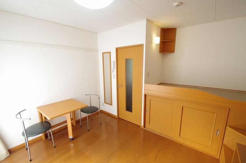 レオパレスシャトー大津 居間