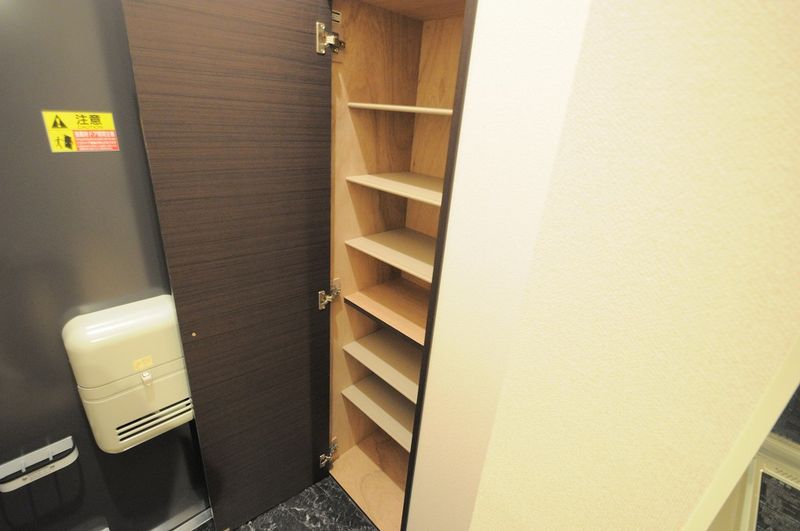 CLEINO NISHIGAI IV Entrance