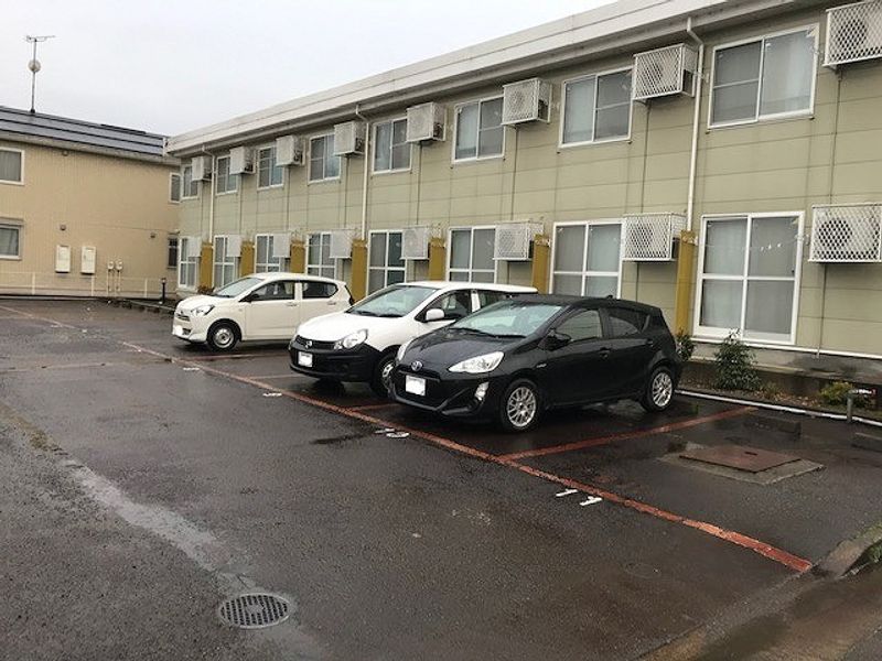 レオパレス花園 駐車場