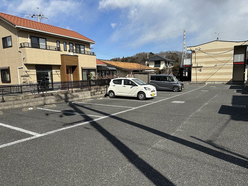 レオパレスアクエリアス 駐車場