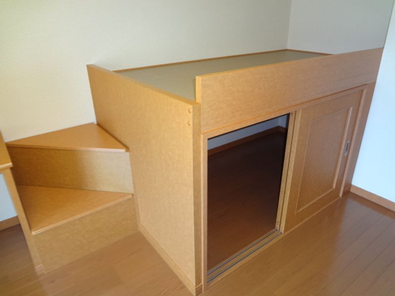 レオパレスこまつ 収納
